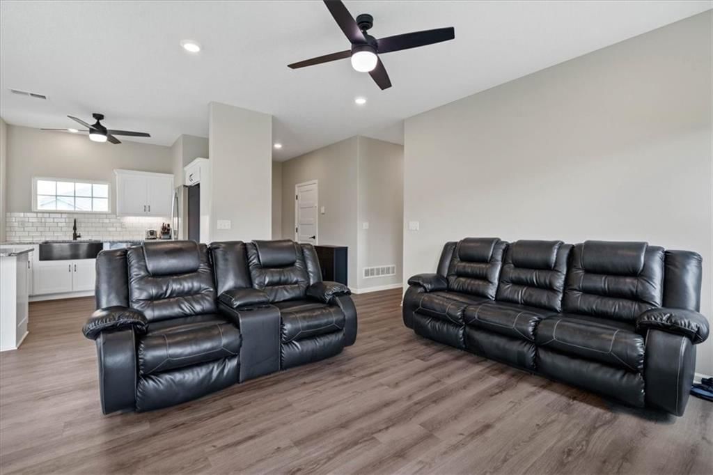 407 NE Sycamore Court — photo 6