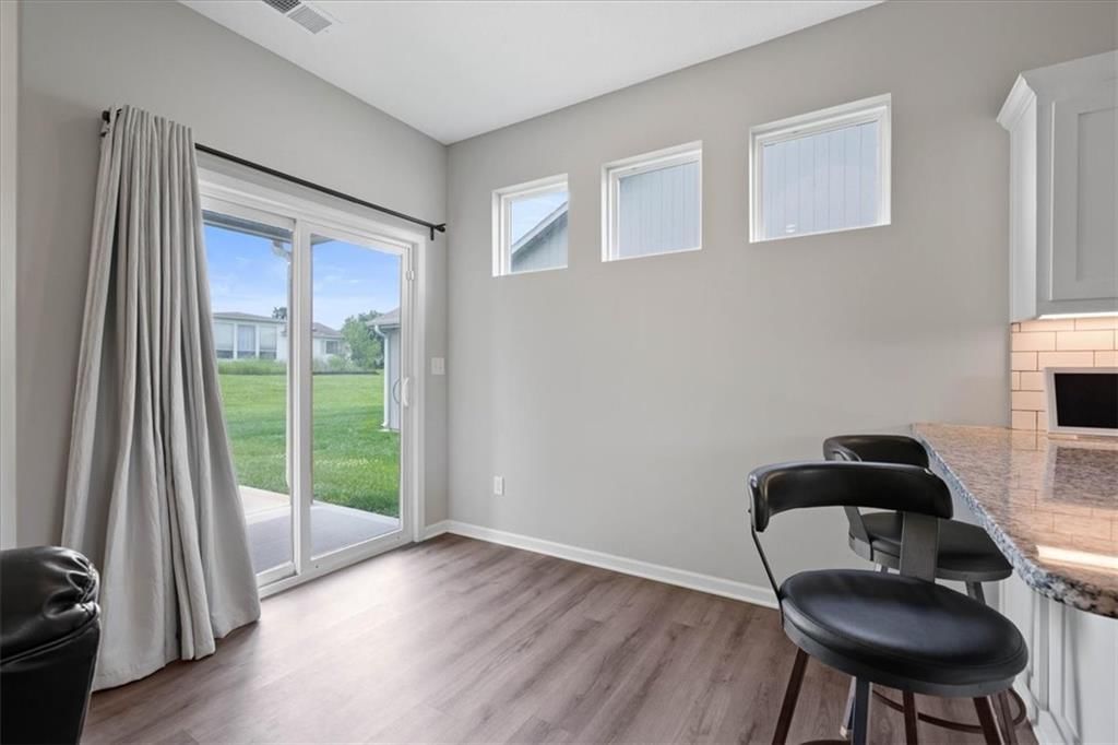 407 NE Sycamore Court — photo 8