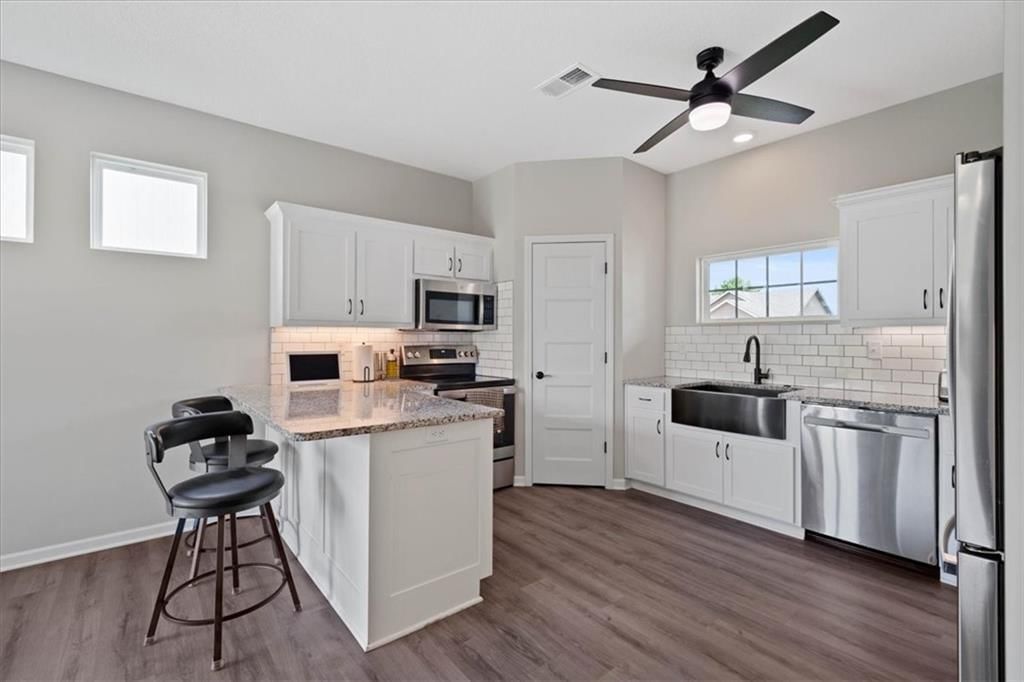 407 NE Sycamore Court — photo 9