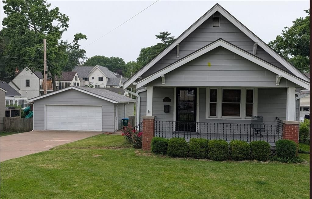 5104 Belinder Avenue, Westwood, KS