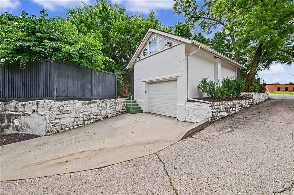 4200 Clark Avenue — photo 49