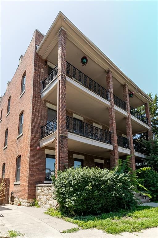 512 TROOST Avenue — photo 2