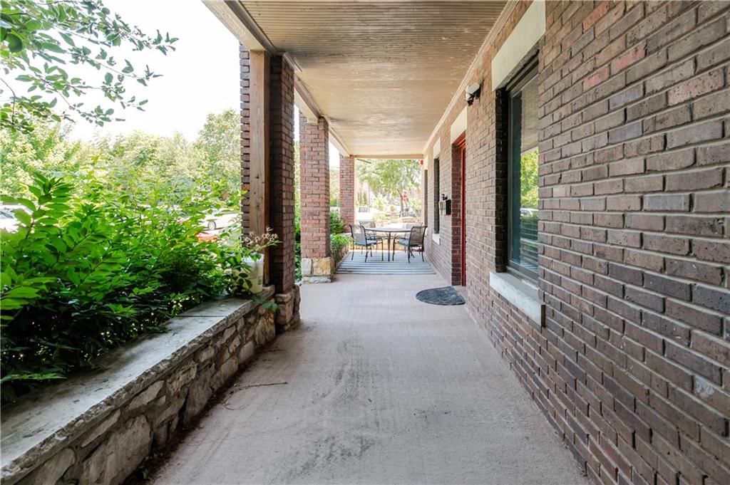 512 TROOST Avenue — photo 4