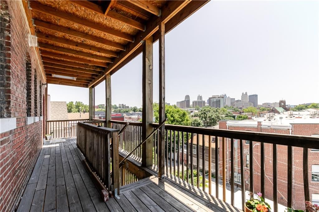 512 TROOST Avenue — photo 6