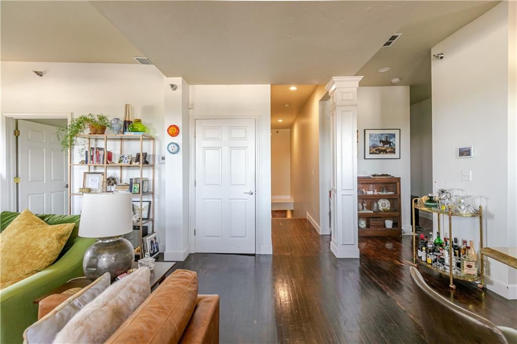 512 TROOST Avenue — photo 24