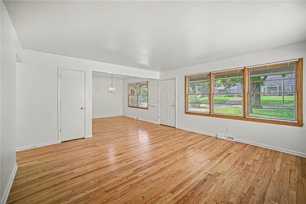 1184 E 77th Terrace — photo 5