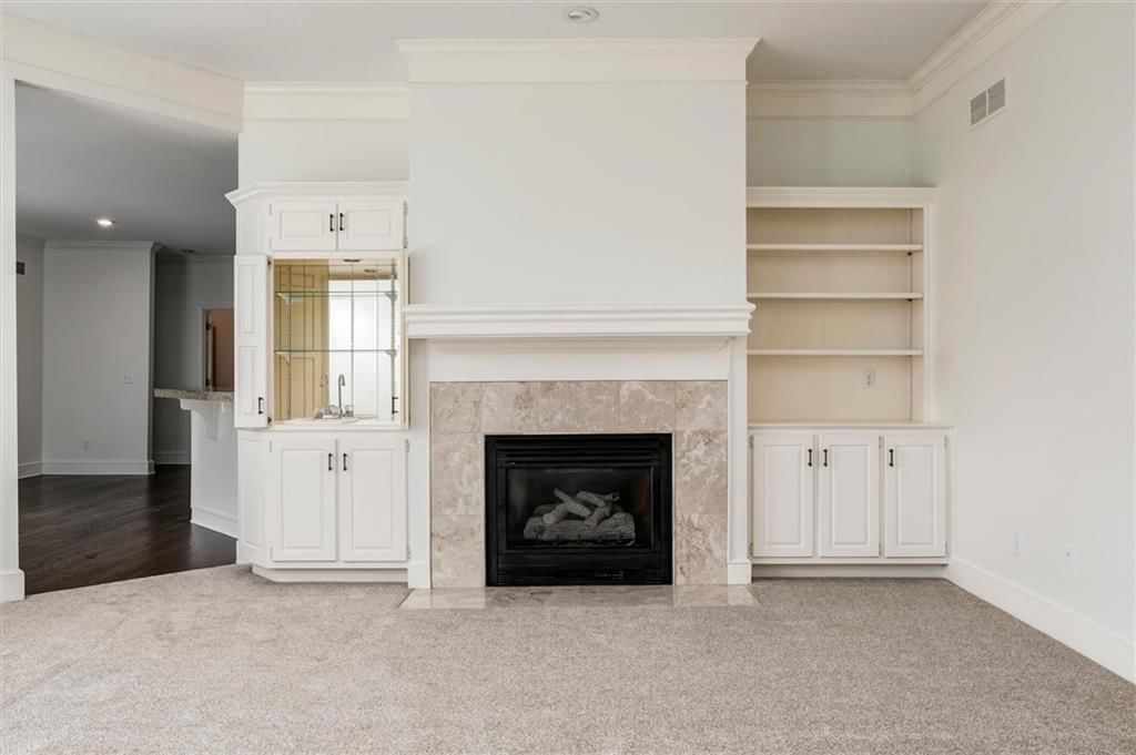 6001 Hallet Street — photo 8