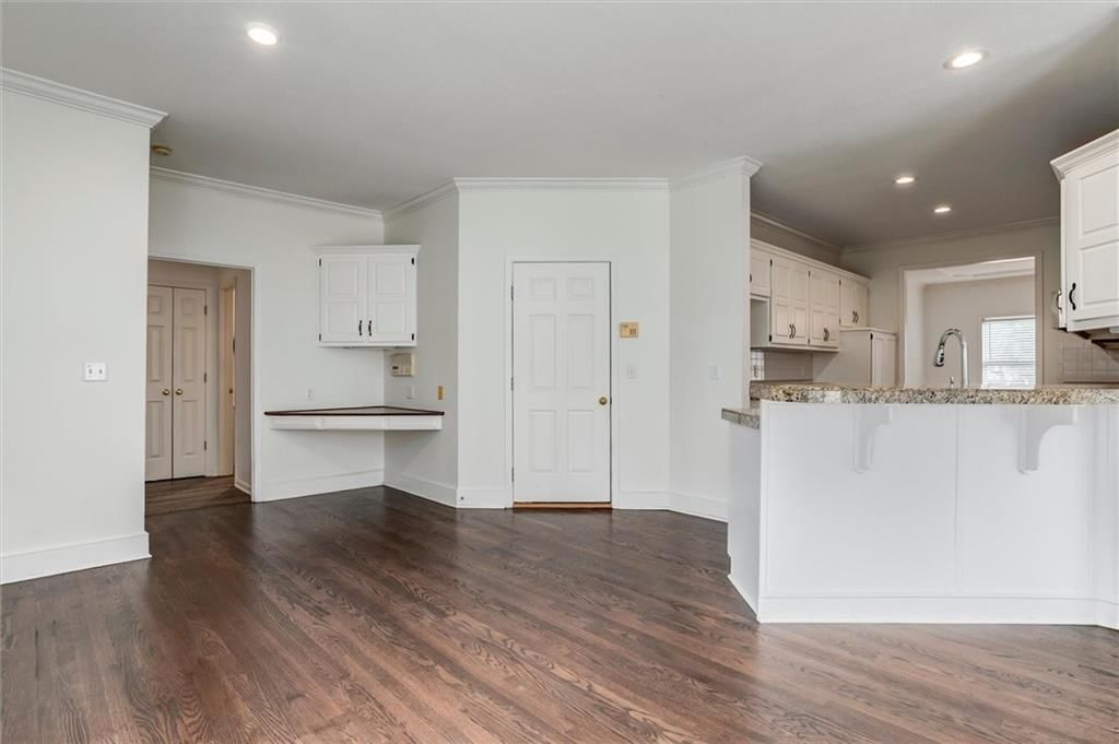 6001 Hallet Street — photo 10