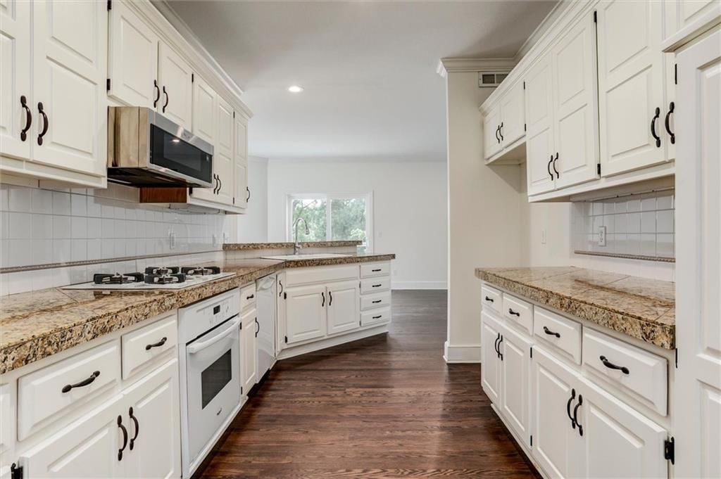 6001 Hallet Street — photo 13