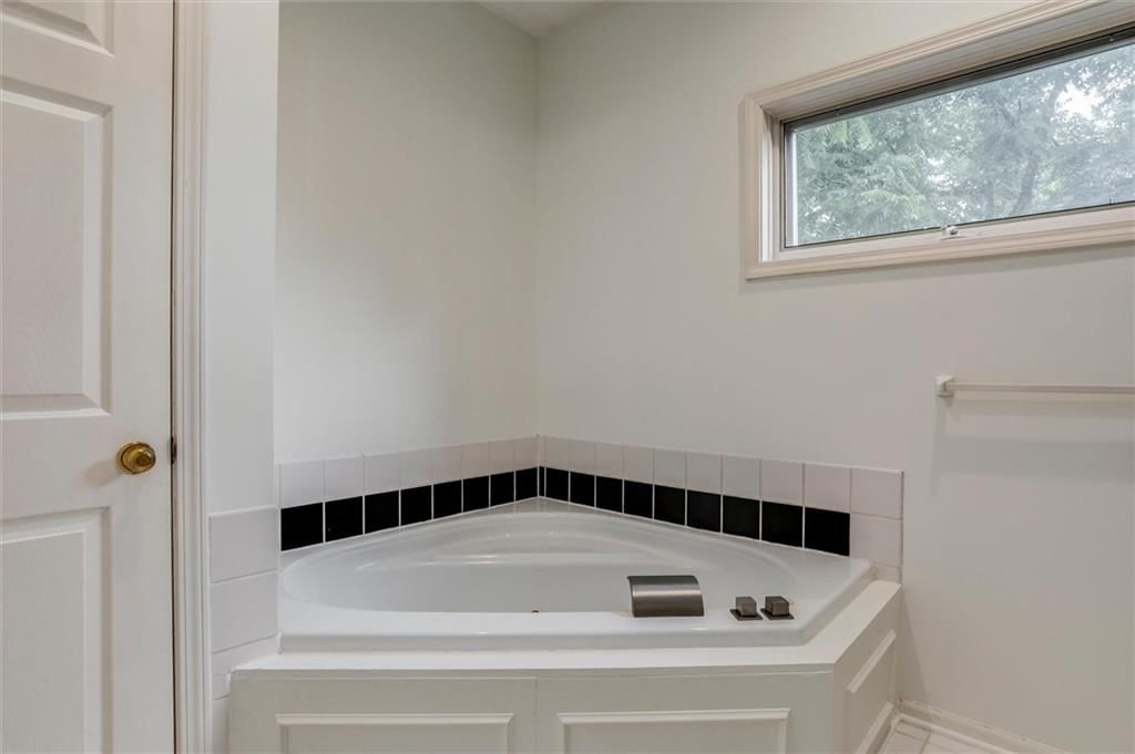 6001 Hallet Street — photo 20