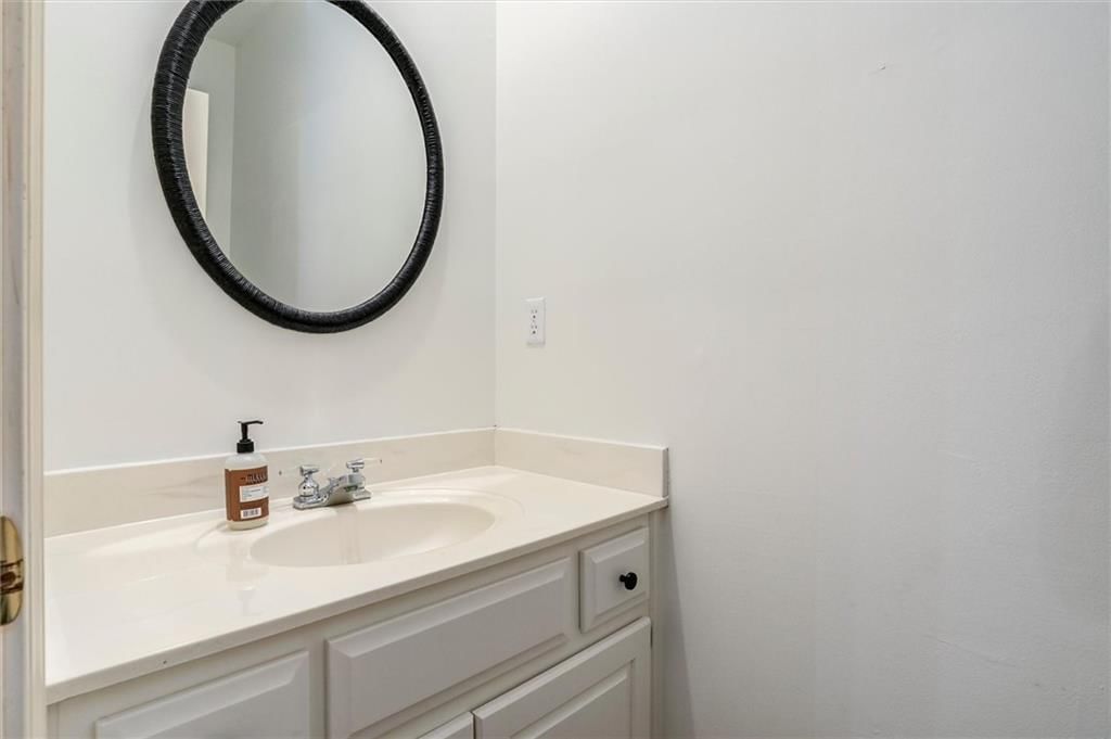 6001 Hallet Street — photo 22