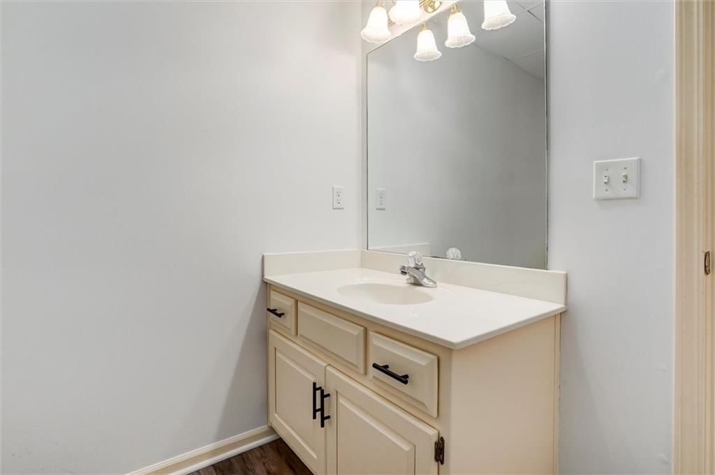 6001 Hallet Street — photo 30
