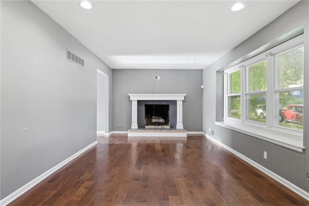 3404 S Grand Avenue — photo 5