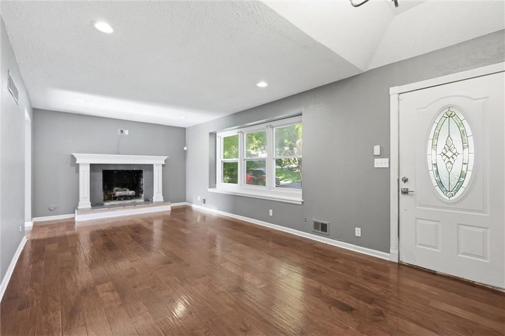 3404 S Grand Avenue — photo 6