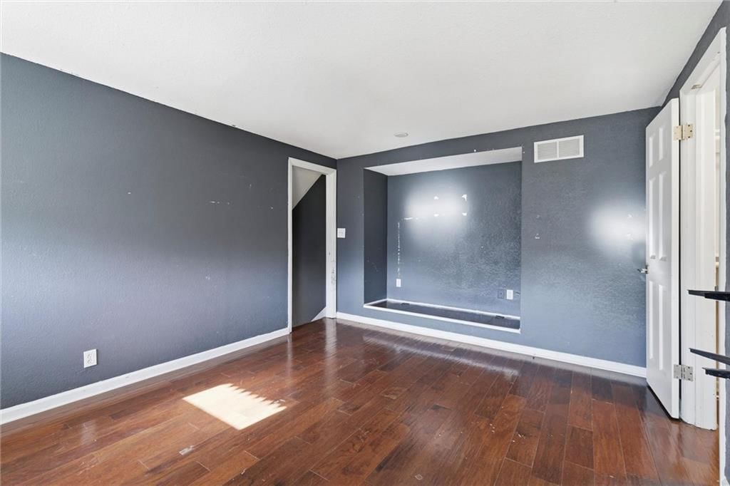 3404 S Grand Avenue — photo 16