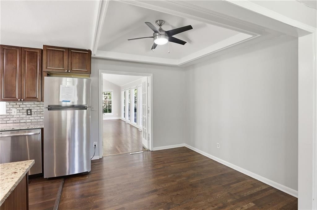 8506 Maple Avenue — photo 20