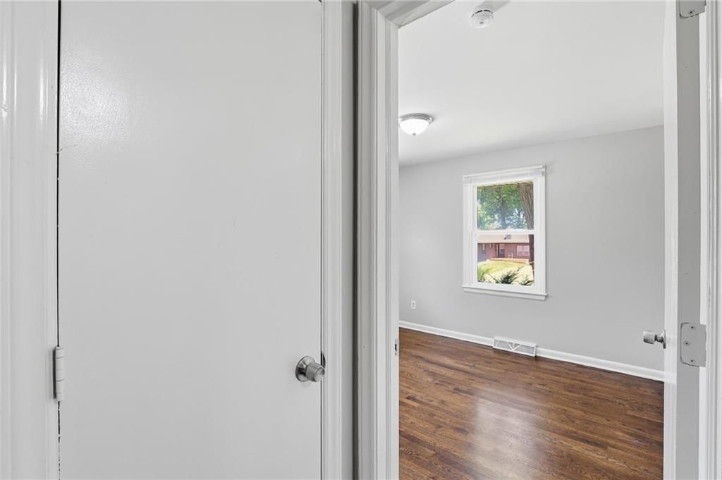 8506 Maple Avenue — photo 25