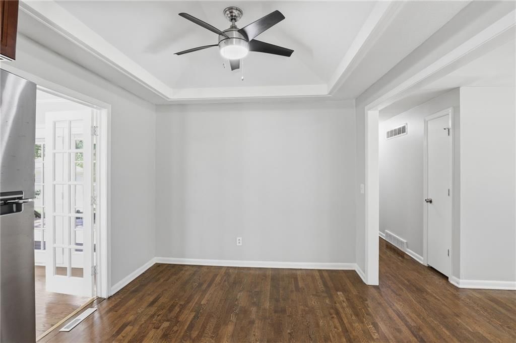 8506 Maple Avenue — photo 26