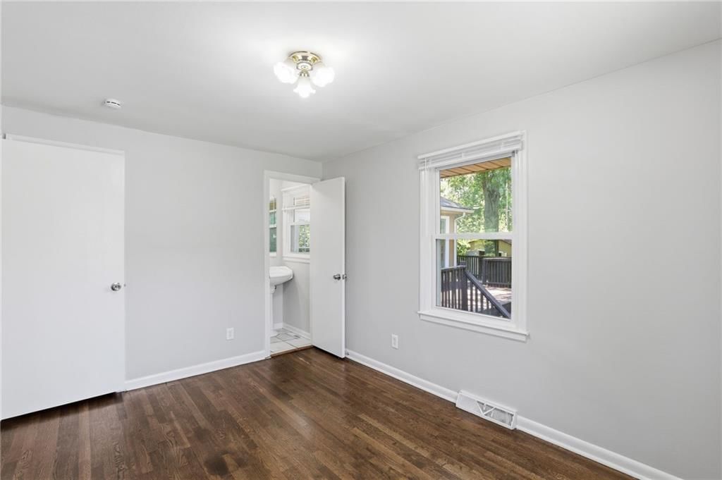 8506 Maple Avenue — photo 28