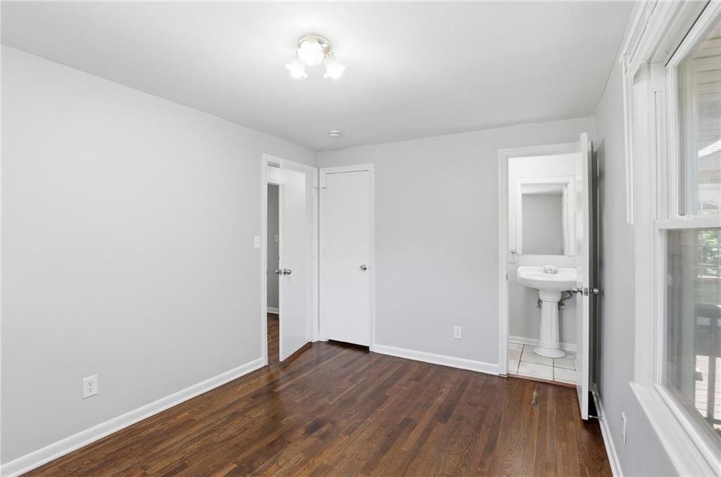 8506 Maple Avenue — photo 29