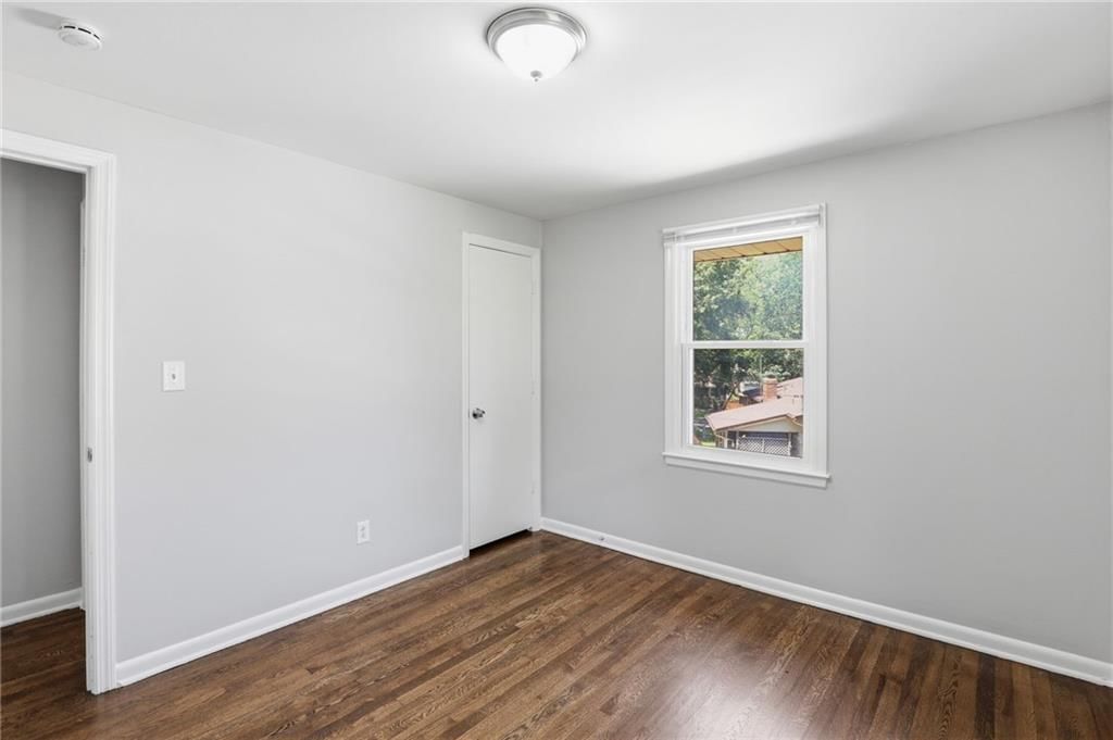 8506 Maple Avenue — photo 32