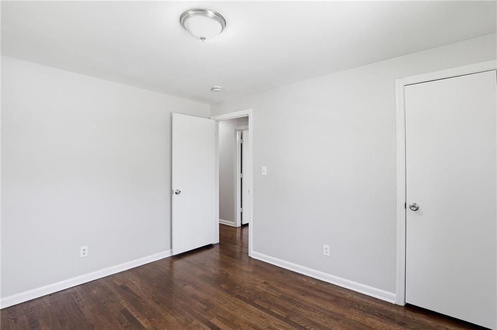 8506 Maple Avenue — photo 33