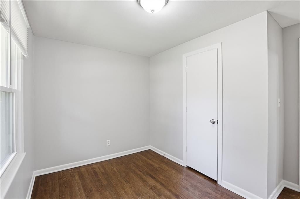 8506 Maple Avenue — photo 36