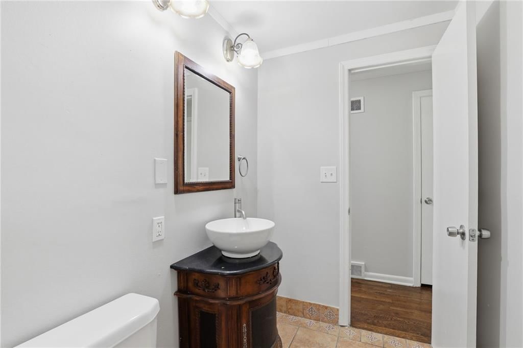 8506 Maple Avenue — photo 42