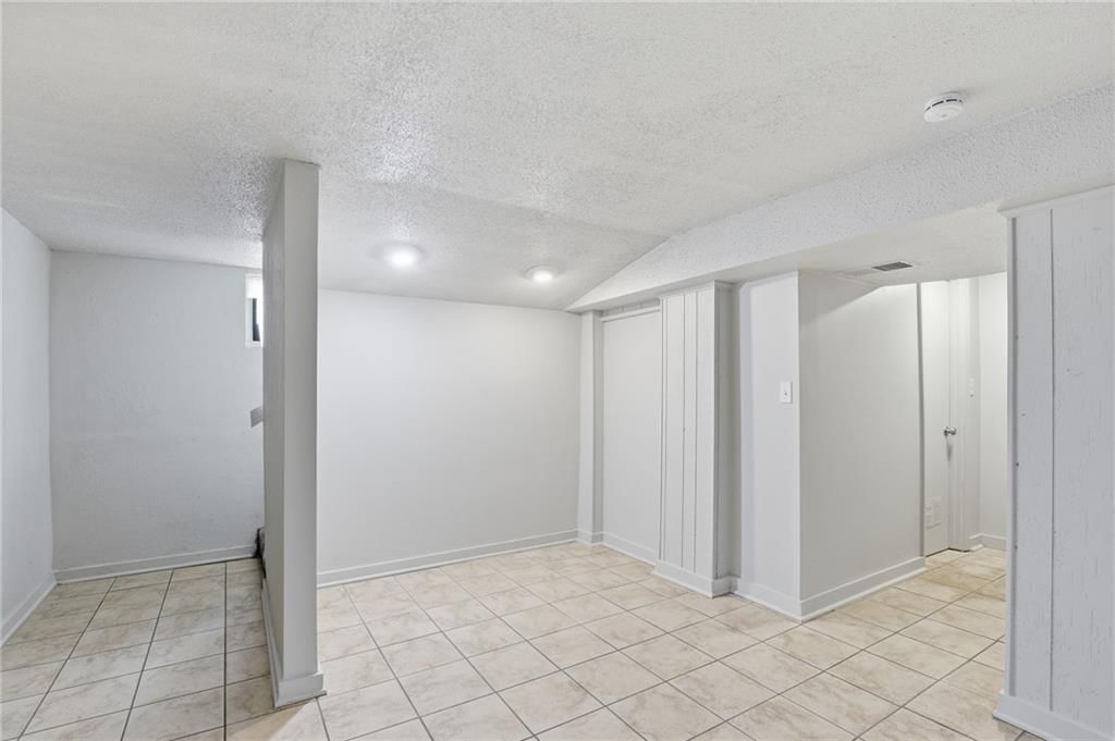 8506 Maple Avenue — photo 43