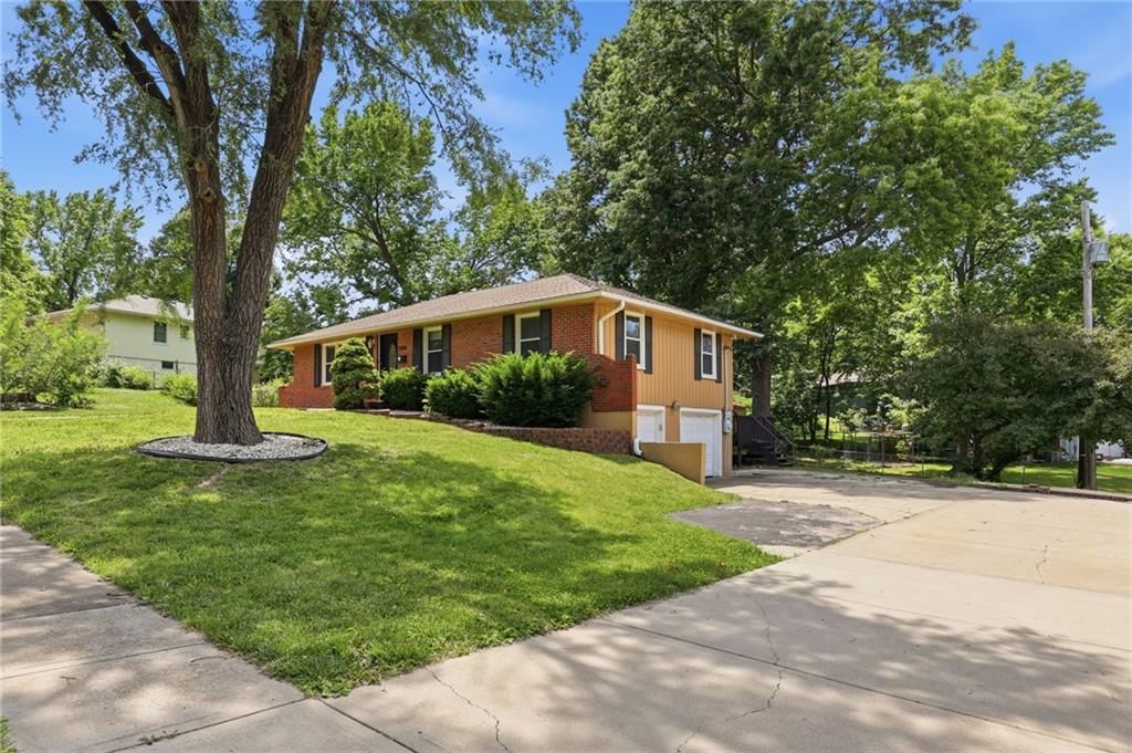 8506 Maple Avenue — photo 45