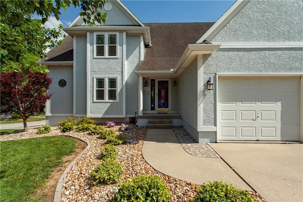 1124 NE Waterfield Village Drive — photo 3