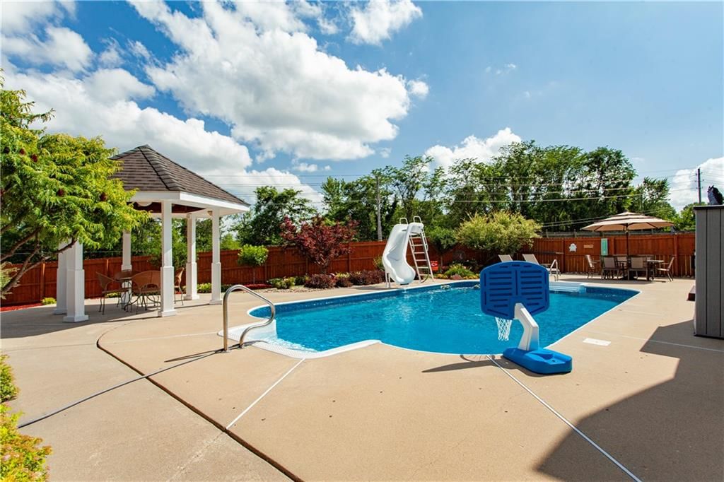 1124 NE Waterfield Village Drive — photo 8
