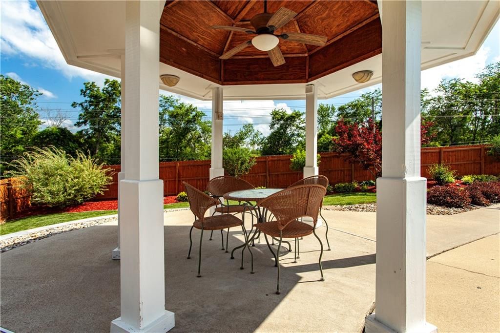1124 NE Waterfield Village Drive — photo 11