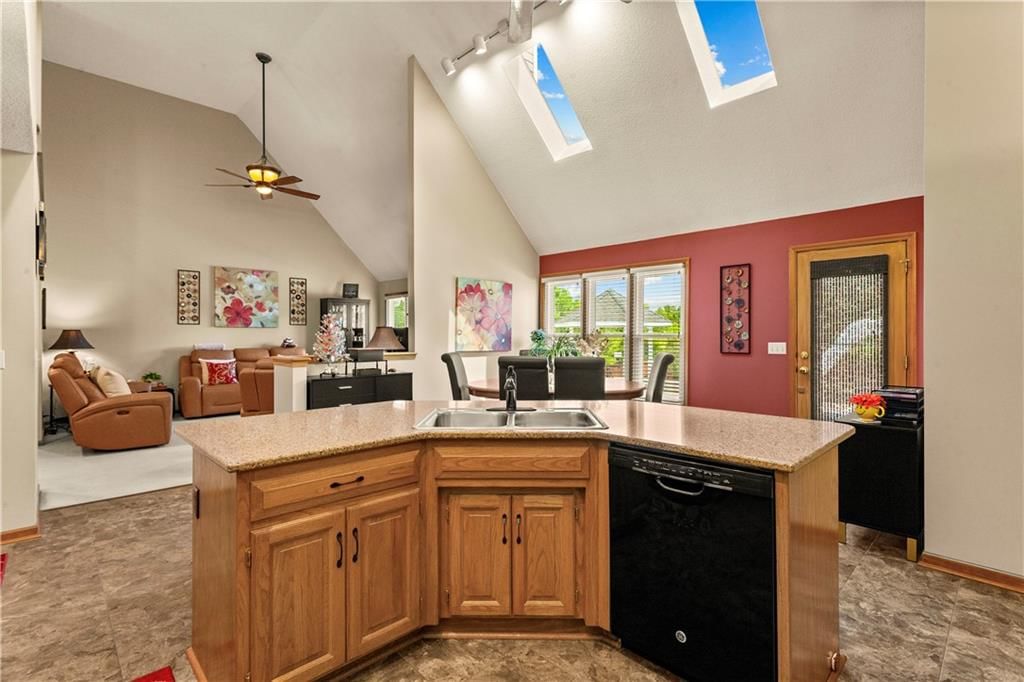 1124 NE Waterfield Village Drive — photo 25