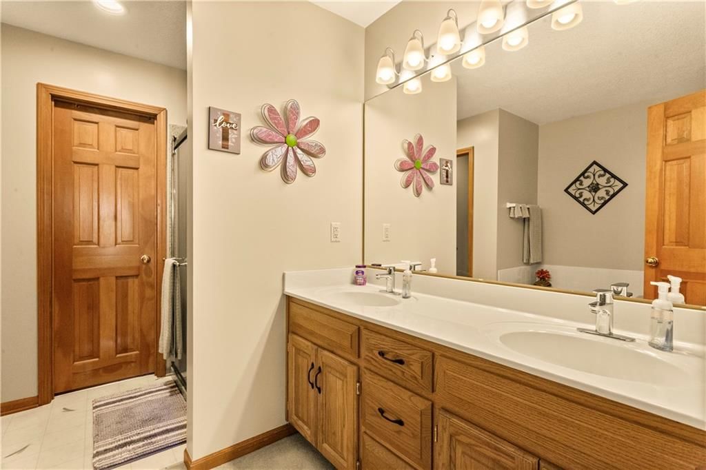 1124 NE Waterfield Village Drive — photo 29