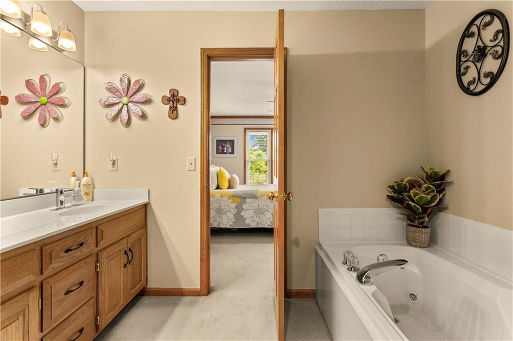 1124 NE Waterfield Village Drive — photo 32