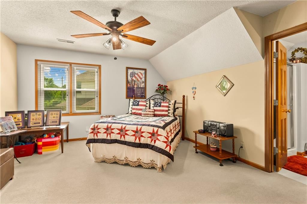 1124 NE Waterfield Village Drive — photo 33