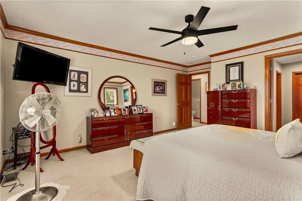 1124 NE Waterfield Village Drive — photo 34
