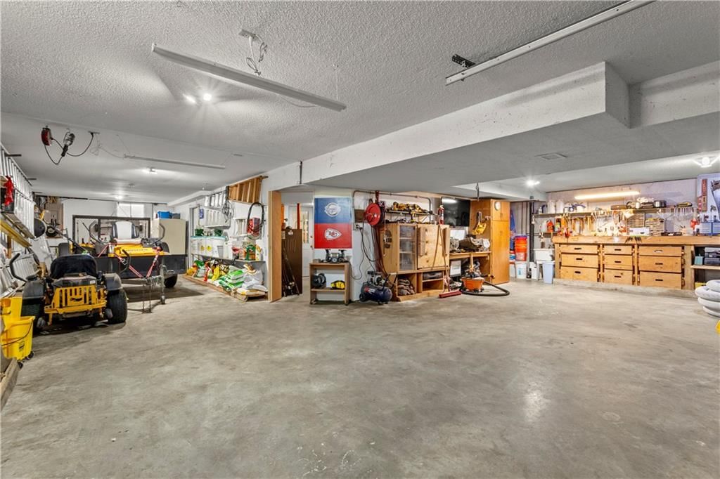 1124 NE Waterfield Village Drive — photo 41