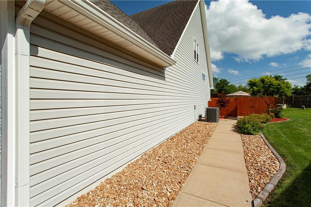 1124 NE Waterfield Village Drive — photo 46