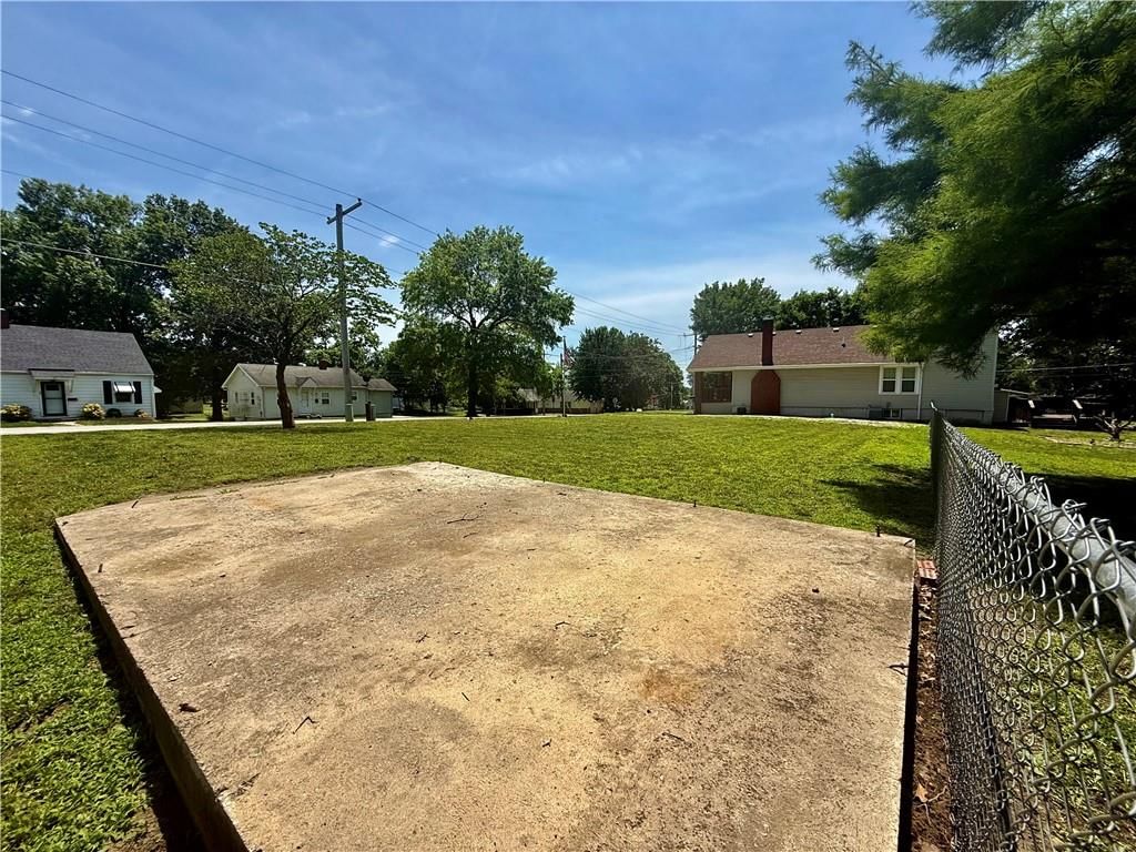 410 S Institute Street — photo 40