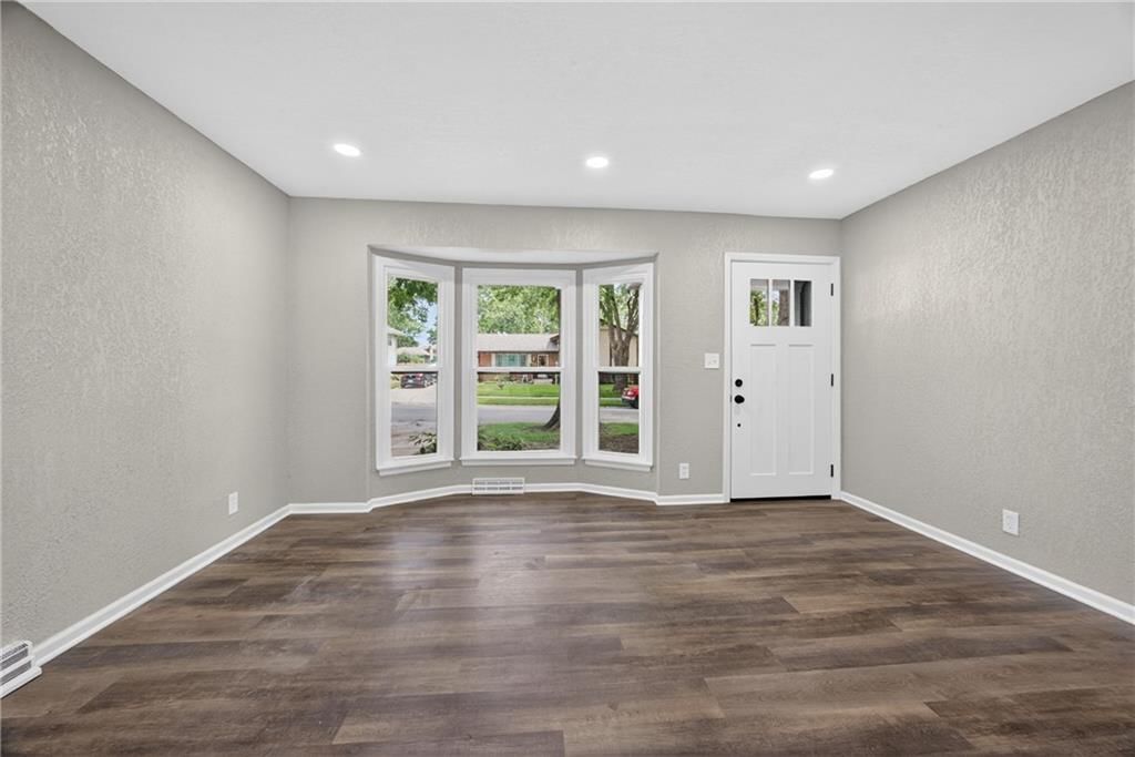 302 NE Corder Street — photo 7