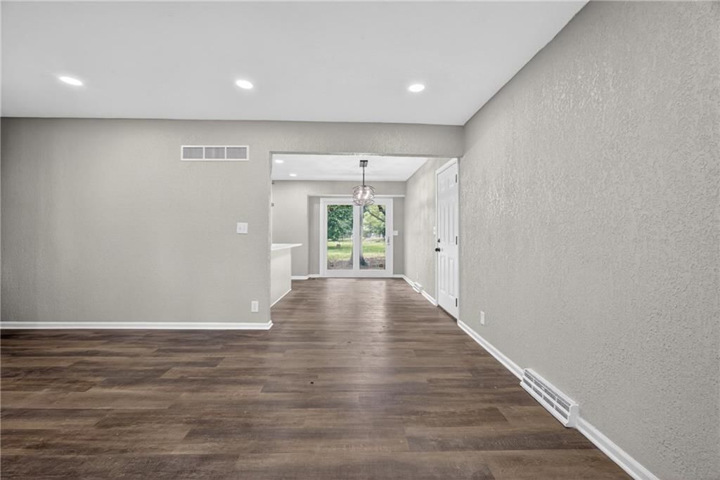302 NE Corder Street — photo 8