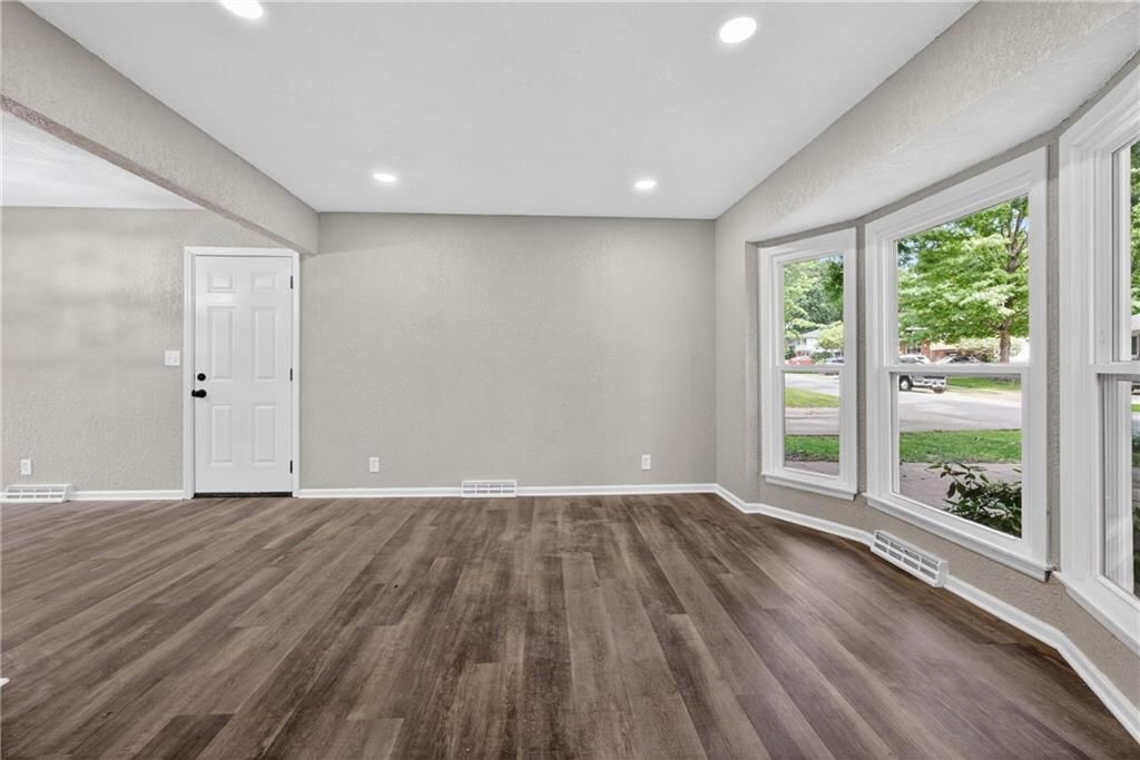 302 NE Corder Street — photo 10