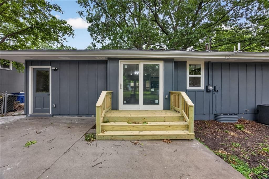 302 NE Corder Street — photo 18