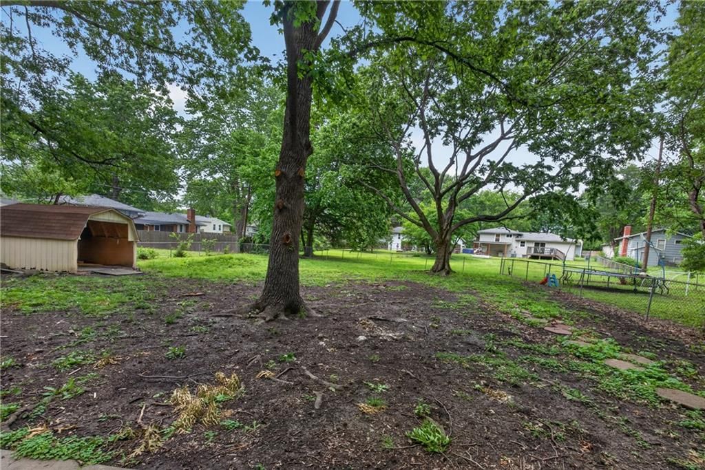 302 NE Corder Street — photo 20