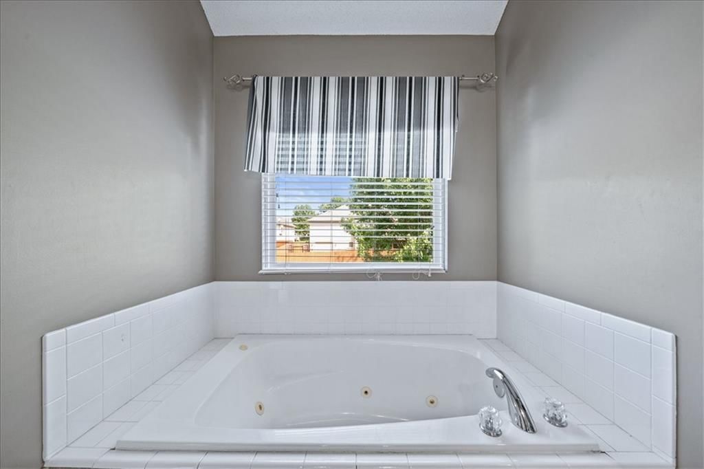 958 NW Maplewood Court — photo 18