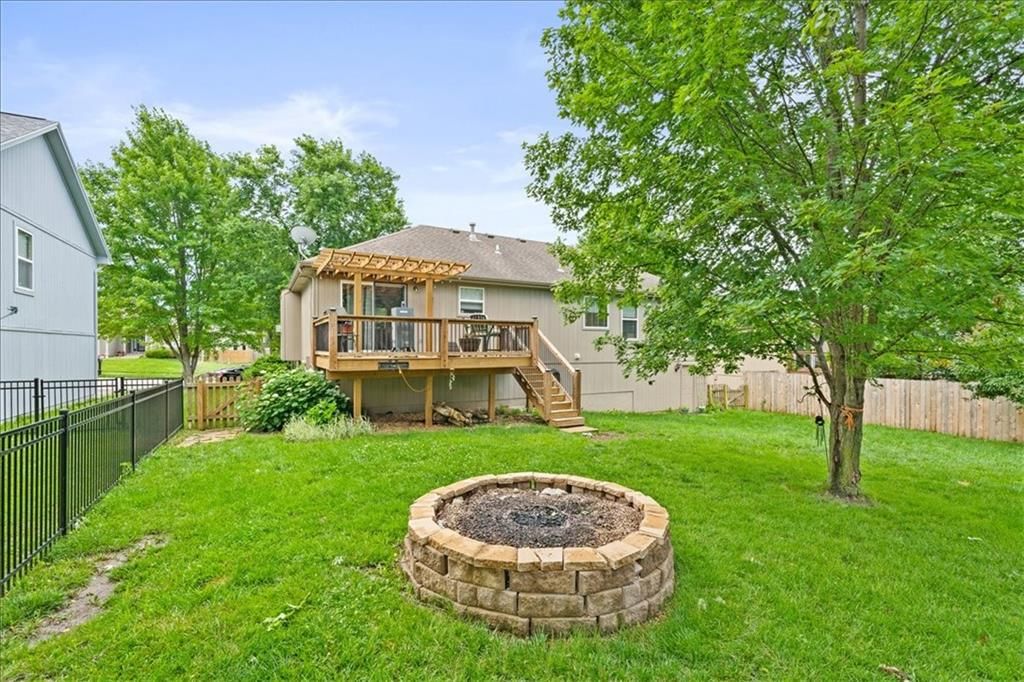 958 NW Maplewood Court — photo 29