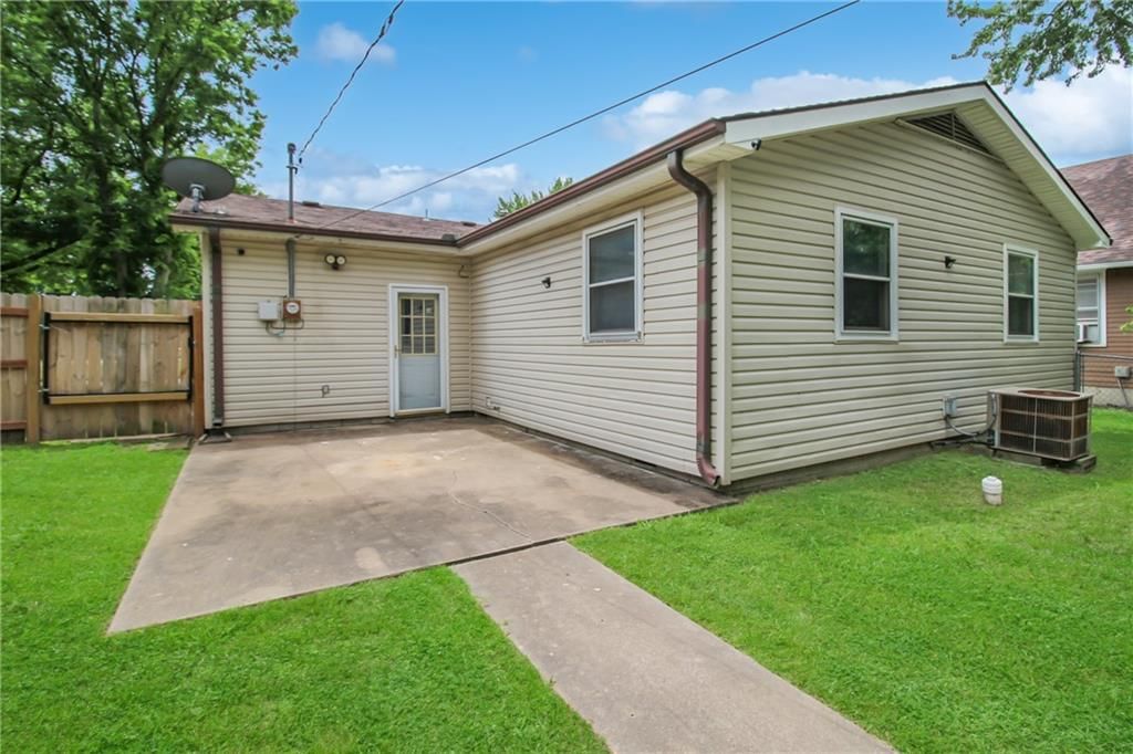 2727 Crawford Avenue — photo 20
