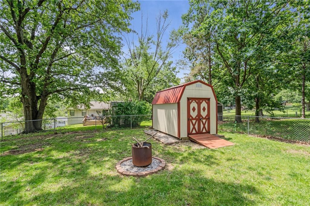 716 Redwood Lane — photo 27